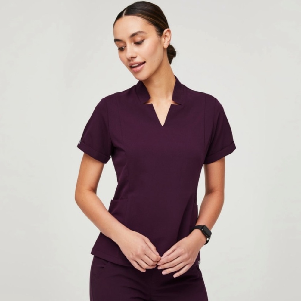 FIGS Inala Slim Scrub Top
